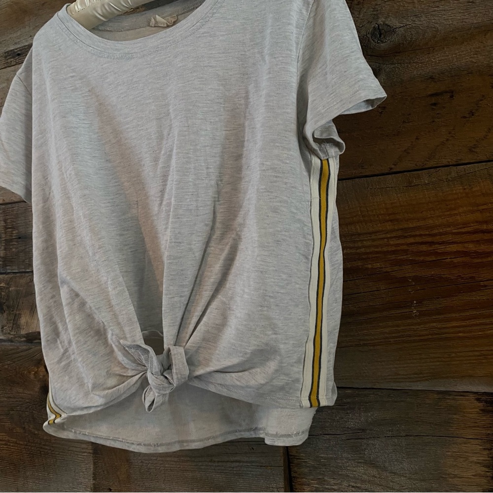 Knotted shirt - Picture 5 of 6